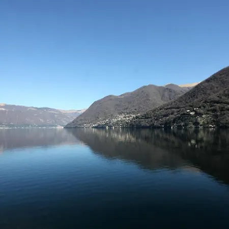 House On The Shore Of * לאליו