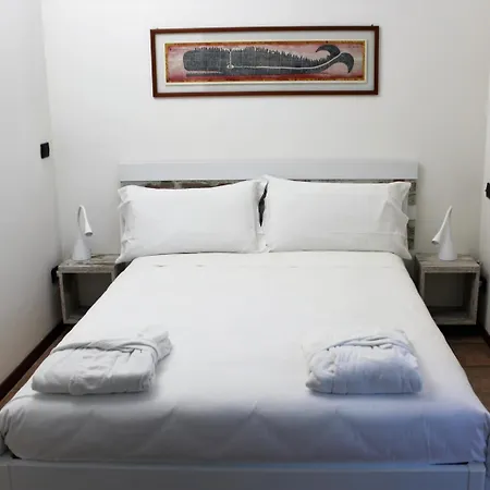 דירה House On The Shore Of *