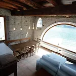 Lejlighed House On The Shore Of