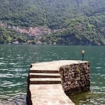 Lejlighed House On The Shore Of