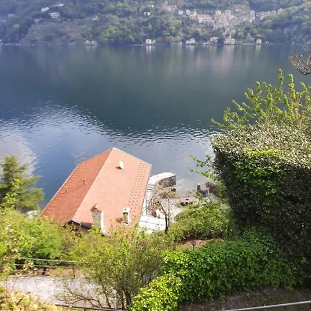 Daire House On The Shore Of