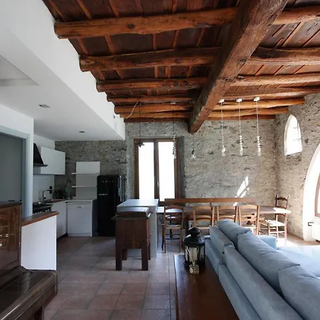 House On The Shore Of Daire Laglio