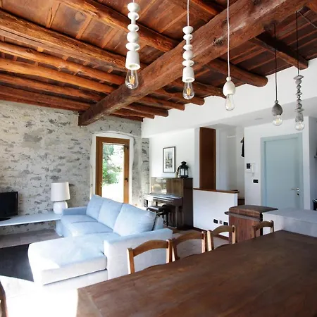 House On The Shore Of * 拉利奥