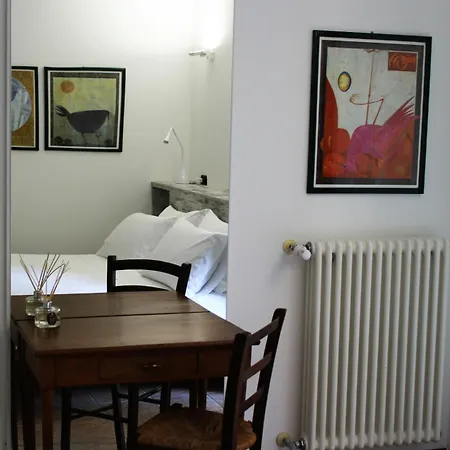 House On The Shore Of 公寓