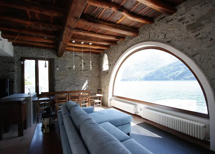 Appartement House On The Shore Of