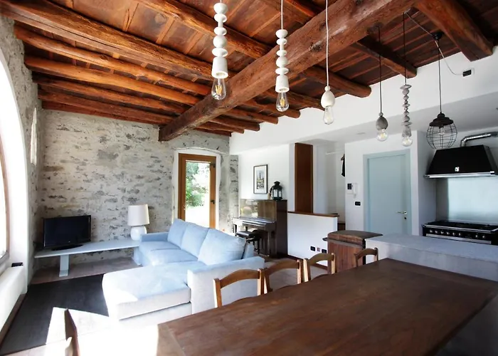 House On The Shore Of * Laglio