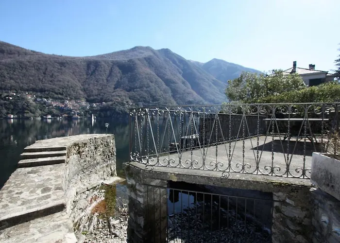 Appartement House On The Shore Of *