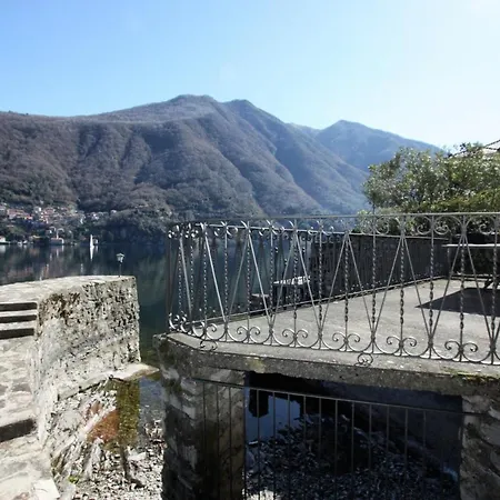 شقة House On The Shore Of *