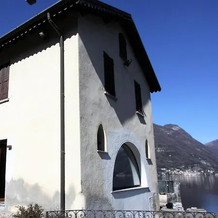 House On The Shore Of Laglio