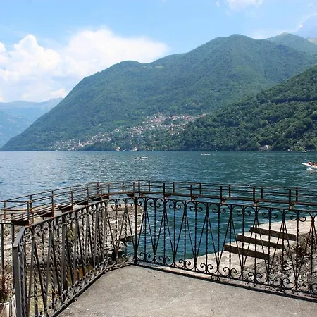 House On The Shore Of * Laglio