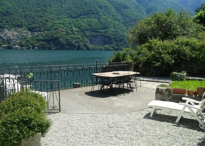 Daire House On The Shore Of *