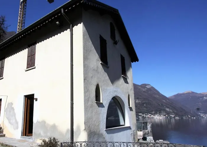 House On The Shore Of Laglio