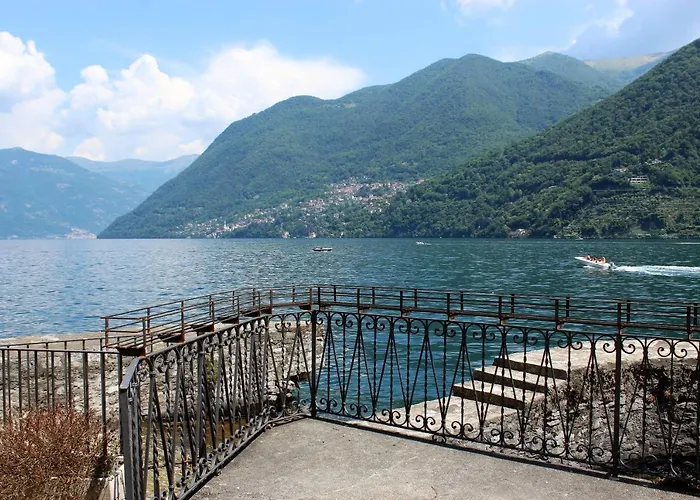 House On The Shore Of * Laglio